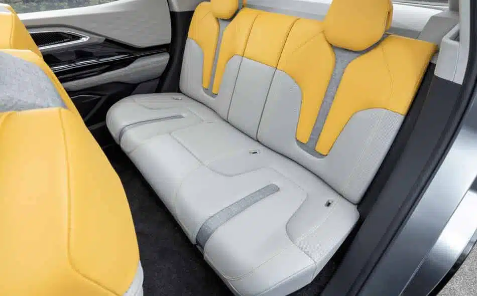 Mitsubishi-XFC-Concept-banner-interior-2