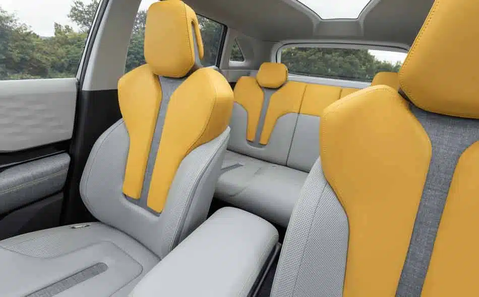 Mitsubishi-XFC-Concept-banner-interior-3