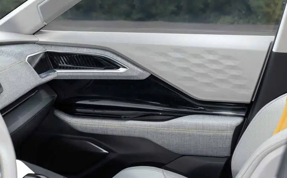 Mitsubishi-XFC-Concept-banner-interior-4