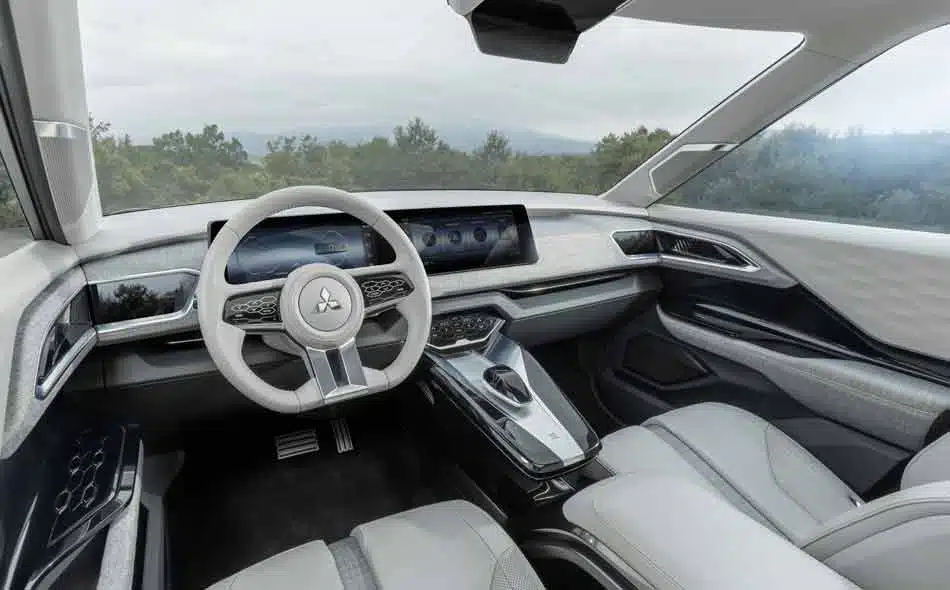 Mitsubishi-XFC-Concept-banner-interior-9